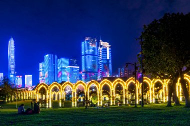 Shenzhen City Skyline ve Mimari Peyzaj Gece Manzarası