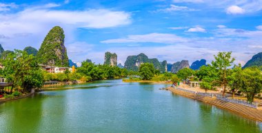 Guilin 'in güzel manzarası Yangshuo' da.