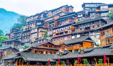 Guizhou 'daki Miao köyü, Chin.