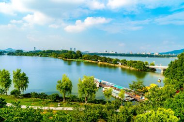 Nanjing 'de güzel bir park gölü.