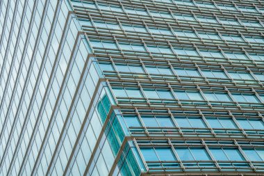 Şangay 'daki gökdelenlerin ofis pencereleri