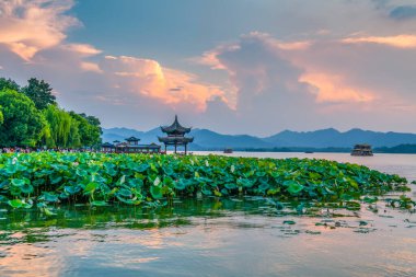 Batı Gölü, Hangzhou 'daki manzara ve manzara çok güzel.