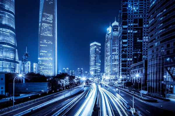 Shanghai Stadsgebouwen Nachts Wazig Autolichten — Stockfoto