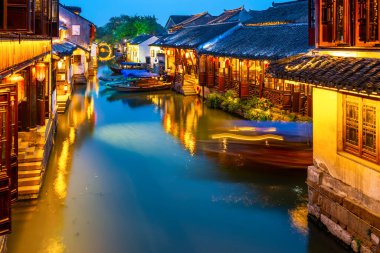 Jiangsu P 'deki Antik Şehir Zhouzhuang' ın Güzel Gece Manzarası