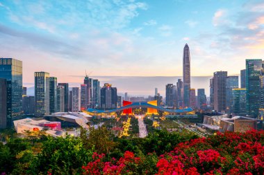 Shenzhen City Skyline ve Mimari Peyzaj Gece Manzarası