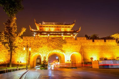 Suzho 'daki antik bir kasabanın gece manzarası.