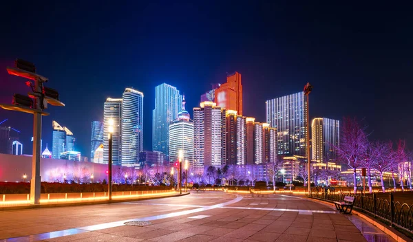 清大城市建筑美丽的夜景 — 图库照片