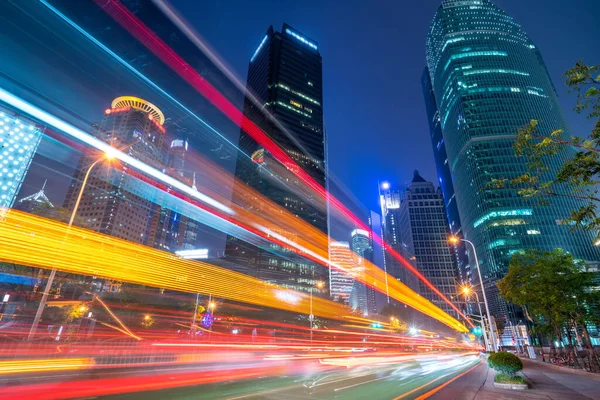 Sentieri Luminosi Sullo Sfondo Dell Edificio Moderno Immagine Stock