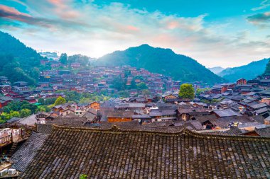 Guizhou 'daki Miao köyü, Chin.