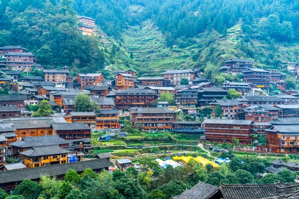 Guizhou 'daki Miao köyü, Chin.