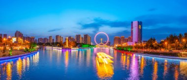 Tianjin 'deki güzel şehir gece manzarası mimari manzarası