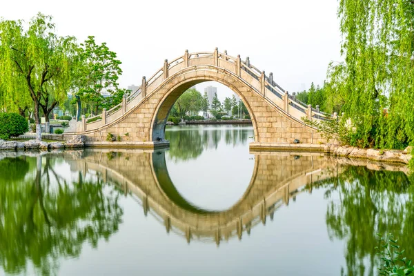 Прекрасний Пейзаж Озера Юлунг Сючжоу — стокове фото