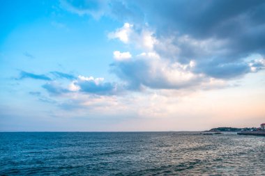 Çin 'de deniz ve bulutlar