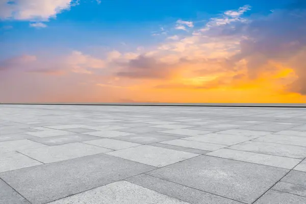 Baldosas Cuadradas Vacías Hermosos Paisajes Del Cielo —  Fotos de Stock