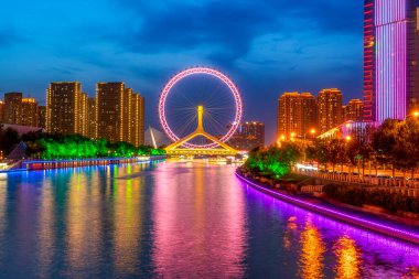 Tianjin 'deki güzel şehir gece manzarası mimari manzarası