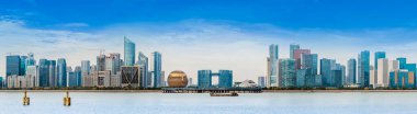 Hangzhou, Çin 'deki kentsel mimari manzaranın ufuk çizgisi.