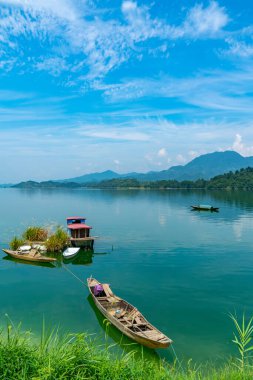 Hangzhou 'daki Qiandao Gölü' nün güzel manzarası.