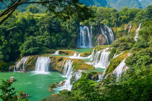 广西的Detian Falls和纳的Banyue Falls — 图库照片