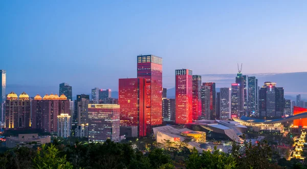 Shenzhen City Skyline ve Mimari Peyzaj Gece Manzarası