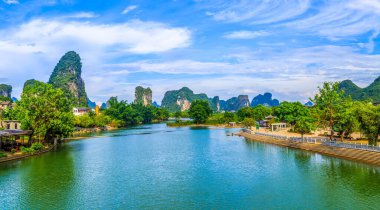 Guilin 'in güzel manzarası Yangshuo' da.