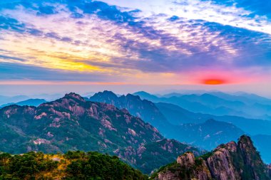 Chin 'deki Huangshan Dağı' nın Güzel Doğal Manzarası
