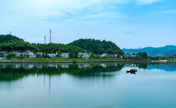 Paisaje Con Hermoso Lago China —  Fotos de Stock