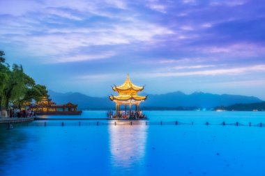 Batı gölünün güzel manzarası, Hangzhou.