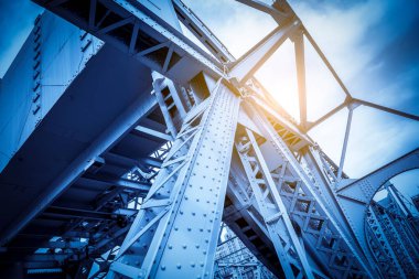 Tianjin, Çin 'deki çelik yapı köprüsünün bir parçası.