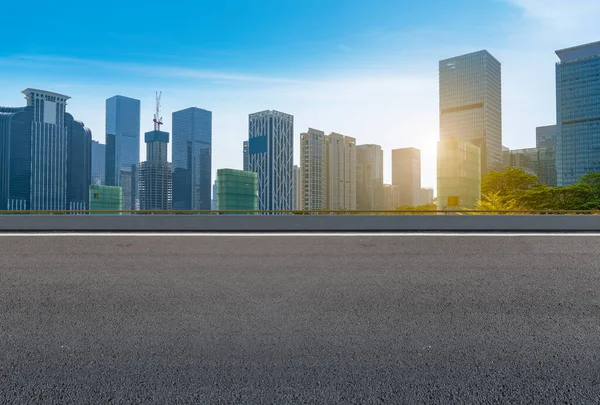 Camino Vacío Con Paisaje Urbano Panorámico —  Fotos de Stock