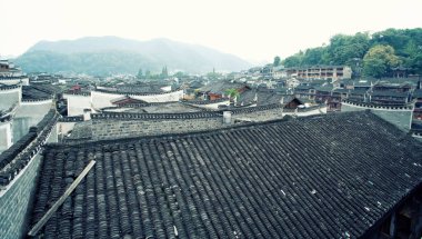 Fenghuang 'ın çok güzel bir manzarası var.