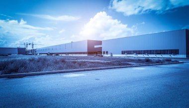 Modern fabrika binaları ve lojistik deposu