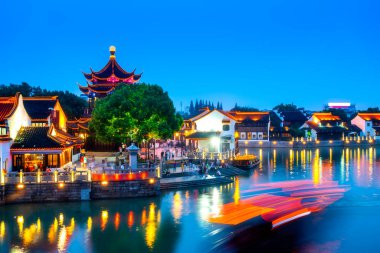 Eski Suzhou Dağı 'nın gece manzarası.