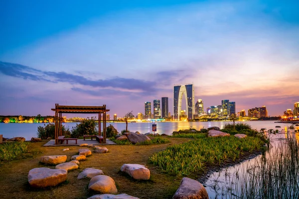 Skyline Urbano Park Lak — Foto Stock