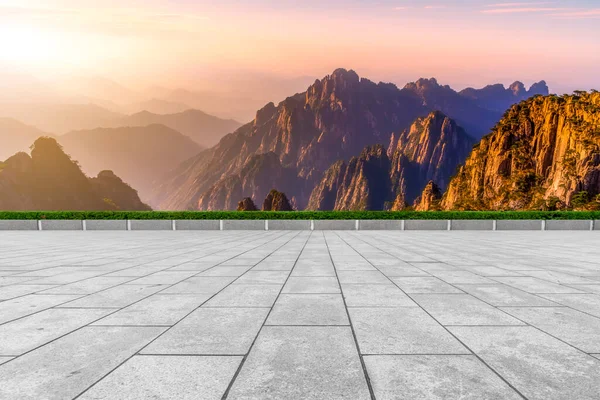 Empty Plaza Floor Bricks Beautiful Natural Landscape — Stock Photo, Image