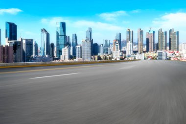 Yol Zemini ve Kentsel Skyline Mimarisi