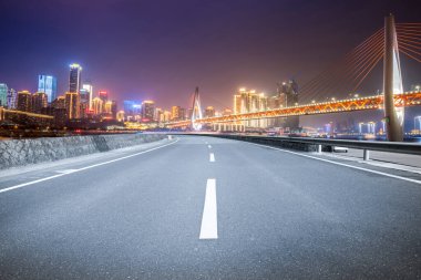 Yol Zemini ve Kentsel Skyline Mimarisi