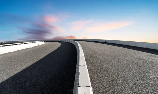 Sky Highway Asphalt Road Και Όμορφο Τοπίο Ηλιοβασιλέματος Ουρανό — Φωτογραφία Αρχείου