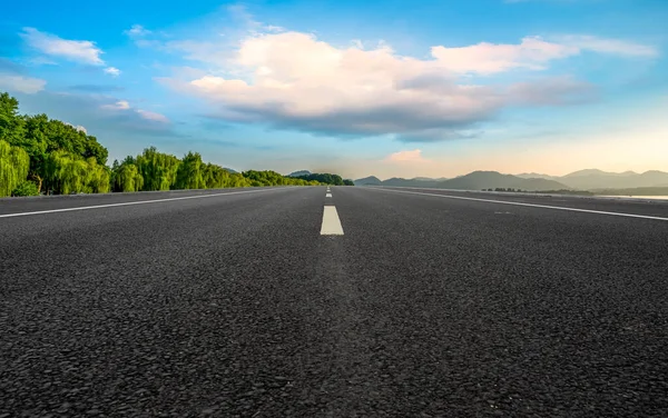 Otoyol Asfalt Asfalt Asfaltlama ve Doğal Yer Yüzeyi