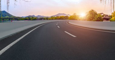 Yol ve Manzaranın Doğal Manzarası