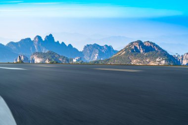 Air Tar Karayolu Meydanı ve Doğal Landscap