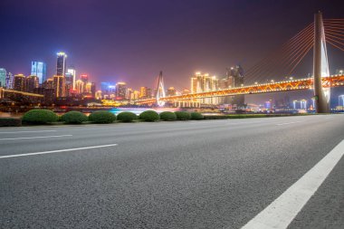 Yol Zemini ve Kentsel Skyline Mimarisi