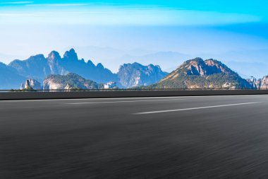 Air Tar Karayolu Meydanı ve Doğal Landscap