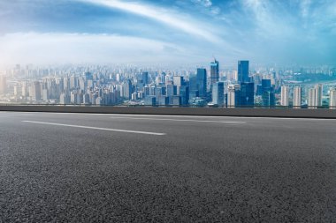 Chongqing kentinin yol yüzeyi ve ufuk çizgisi