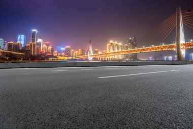 Yol Zemini ve Kentsel Skyline Mimarisi