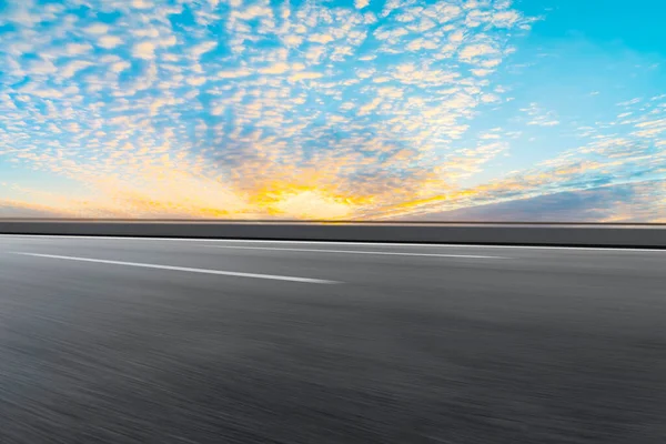 Yol Yüzeyi Gökyüzü Kara Bulutu — Stok fotoğraf