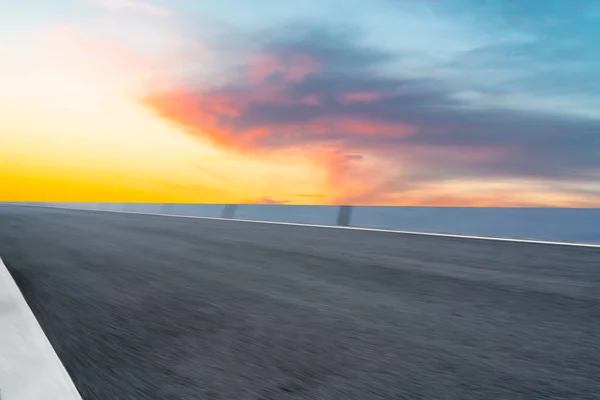 Sky Highway Asphalt Road Και Όμορφο Τοπίο Ηλιοβασιλέματος Ουρανό — Φωτογραφία Αρχείου