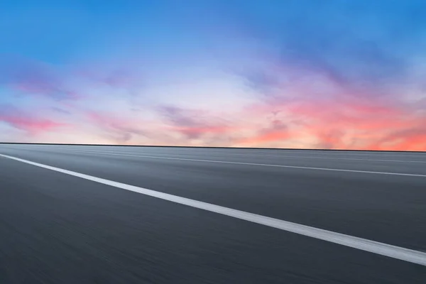 Sky Highway Asphalt Road Dan Pemandangan Indah Matahari Terbenam Langit — Stok Foto