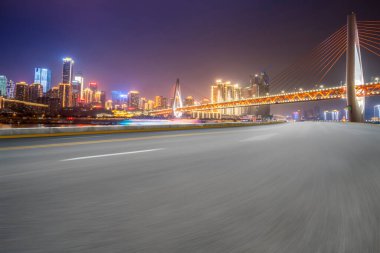 Yol Zemini ve Kentsel Skyline Mimarisi