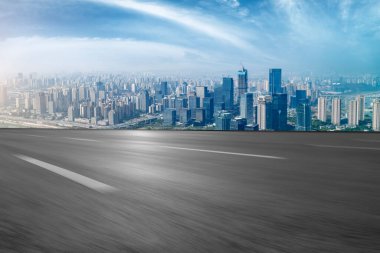 Chongqing kentinin yol yüzeyi ve ufuk çizgisi