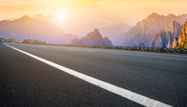 Air Tar Karayolu Meydanı ve Doğal Landscap